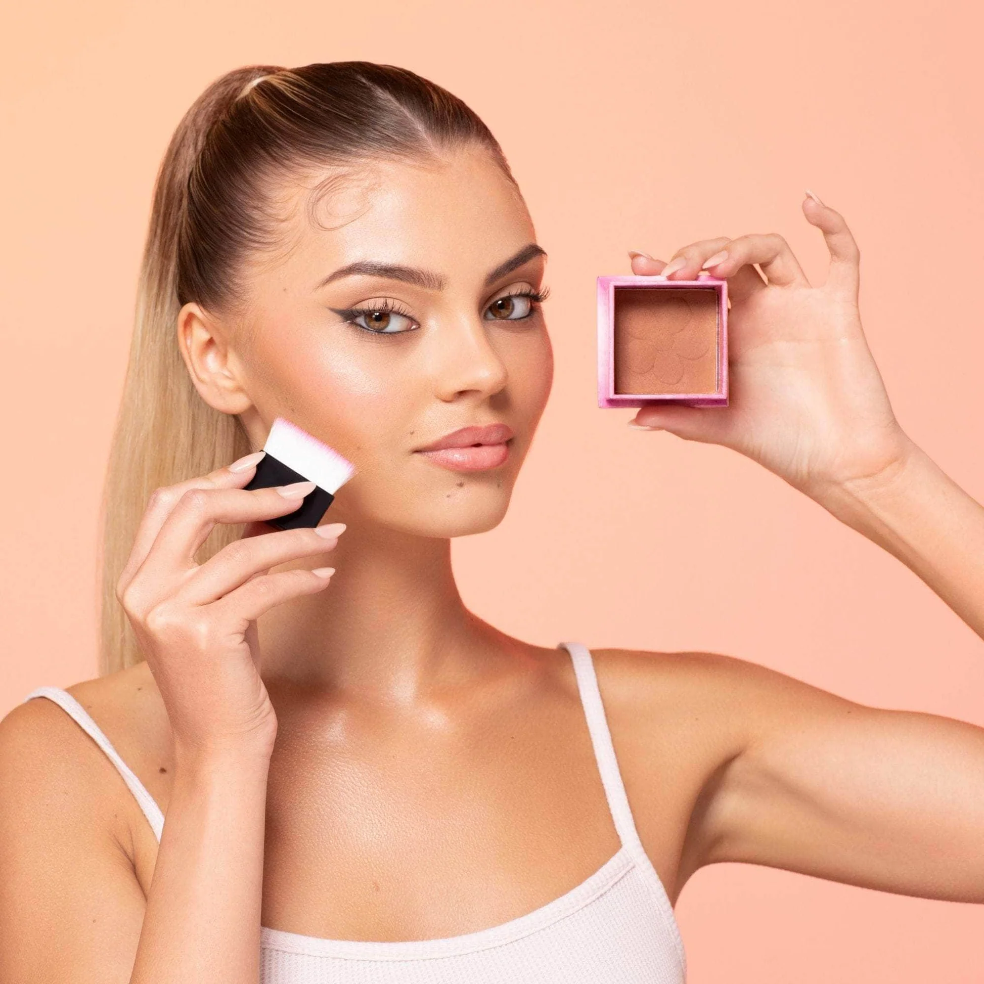 W7 Honolulu bronzer - φυσικό ηλιοκαμένο αποτέλεσμα